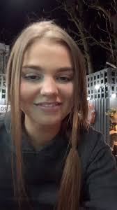 I deserve to be famous coz I look like an over enthusiastic pe teacher #fyp  #proffesionaldancer