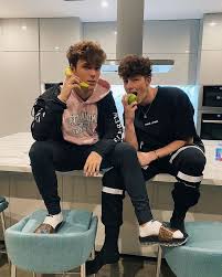 Im telling yall right now this is mostly braddison bryce hall has kept his sister a secret during his whole career. Edison S Rae Sister Bryce Hall Taylor Holder Cute Guys