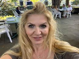 Zatímco v česku by si pětapadesátiletá martina formanová na vakcínu proti koronaviru musela ještě počkat, v usa už má za sebou kompletní očkování oběma. Tak Takhle Se U Nas Ockuje Martina Formanova Ukazala Jak Se Ockuje V Usa Zivot