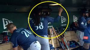 Luis Castillo had a dugout eruption after getting pulled from his start  against the Athletics
