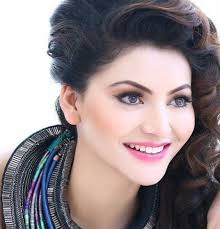 Последние твиты от urvashi rautela🇮🇳 (@urvashirautela). Urvashi Rautela Attempts The Trending Gendaphoolchallenge