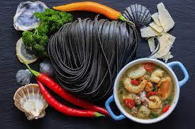Photos premium de noir spaghetti aux fruits de mer. Recette Tagliatelle Noires Aux Fruits De Mer Marie Claire