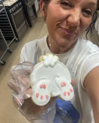 I meant to write "Happy new year" in a message today and instead it wrote  out... "halt be great" and I'm kinda digging it. So here's my intention for  the year; Halt