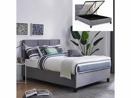 • lit coffre 140 x 190 • sommier à lattes inclus 24 lattes • structure en bois contreplaqué • revêtement en tissu gris clair • piètement droit • tête de lit capitonnée • dimensions : Lit Coffre Contemporain Avec Le Sommier Relevable En Tissu Gris 140 X 190 Cm Diane Vente De Lit Adulte Conforama