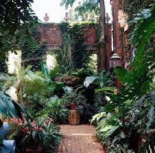 Hugedomains Com Tropical Landscaping Tropical Garden Courtyard Garden