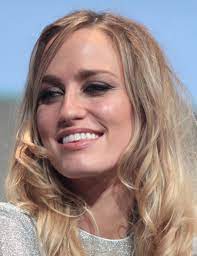 Luke treadaway og ruta gedmintas spiller hovedrollene i filmen en gatekatt ved navn bob. Ruta Gedmintas Wikipedia
