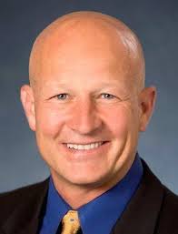 UW's English announces his retirement after 37 seasons coaching college  football