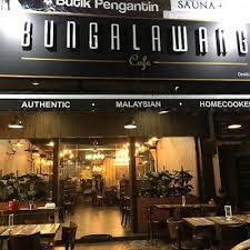 Rempah ratus adalah rempah yang terdiri daripada beberapa jenis sayur dan herbal yang berlainan. Buka Puasa Di Bunga Lawang Cafe Bangi