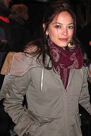Ecco le cose curiose che potrebbero esser sfuggite allo spettatore. Kristin Kreuk Wikipedia