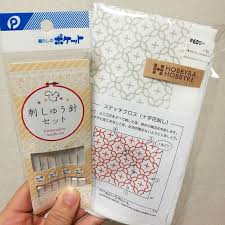 まだ1枚目出来上がってないのに次の買ってくる 十字花刺し チェリーピンクの刺し子糸 針は100均 チクチクチクチク チクチクチクチク チクチクチクチク 花ふきん 刺し子 刺繍 作業没頭 頭の中を空っぽに 無心になれる 頭のオーバーヒートを冷ます 手芸 元手芸部