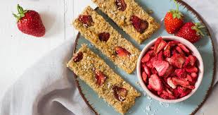 Eddas Haferflocken Riegel Mit Erdbeeren Freche Freunde Kochclub Rezept Rezepte Furs Baby Lebensmittel Essen Snack Ideen