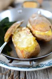 Raclette Revisitee Dans Des Pommes De Terre Au Four Recette Tangerine Zest Recette Pomme De Terre Au Four Alimentation Pomme De Terre