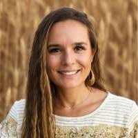 Anna Winn's Instagram, Twitter & Facebook