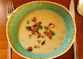 Petersilienwurzelsuppe Rezept Cremig Und Wurzig Ideal Regional Rezept Petersilienwurzelsuppe Lebensmittel Essen Suppe