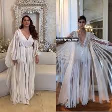 يذكر أن فوز الفهد كانت قد أعلنت عن زواجها من رجل الأعمال الكويتي عبداللطيف الصراف في منتصف شهر مارس من العام الماضي وشاركت متابعيها على انستغرام بلقطات من زفافها من دون إظهار وجه عريسها. ÙÙˆØ² Ø§Ù„ÙÙ‡Ø¯ Ø²ÙˆØ§Ø¬ Ø³Ø±ÙŠØ¹ Ù…Ù† Ù…Ù„ÙŠØ§Ø±Ø¯ÙŠØ± ÙˆØ´ÙˆØ±Øª Ù‚ØµÙŠØ± ÙÙŠ Ø¹Ù‚Ø¯ Ø§Ù„Ù‚Ø±Ø§Ù† Ø§Ù„Ø¨ÙˆØ§Ø¨Ø©