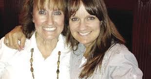 Julie Chenoweth's Instagram, Twitter & Facebook