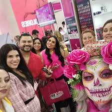 Algo de lo que viví el primer día de la @expobeautyshow muchas gracias  @arantza.cosmetics por la invitación ☺️