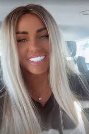 Katie price, who is also known as jordan price is a british glamour model and also an equestrian rider. Katie Price Embraces Her Short Au Naturel Hair On Holiday Aktuelle Boulevard Nachrichten Und Fotogalerien Zu Stars Sternchen