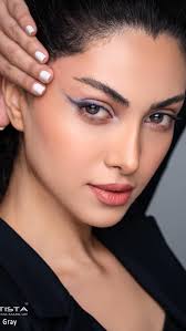 💫 Enriched with antioxidants and complete with a built-in mirror, this  palette is perfect for creating endless stunning looks