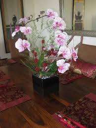 From grand foyer florals to elegant dining table centerpieces and everything in between, we have the perfect arrangement that is certain to bring a feeling of warmth into your home! Silk Flower Arrangements For Dining Room Table 26 More Than Ideas Sfafdrt Hausratversicherungkosten Info