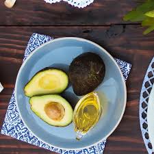 Keep Leftover Avocado From Browning By Coating The Flesh With A Little Olive Oil Avocado Health Benefits Avocado Avocado Hacks