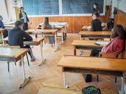 Tezele semestriale în învățământul liceal vor fi organizate pe sesiunea de examene se va desfășura: Ce Ii AÈteaptÄ Pe Elevi Din ToamnÄ Ora De 30 De Minute Pauza De 20 De Minute FrecvenÈÄ FizicÄ Èi InvÄÈÄmant Online Prin RotaÈie Eveniment Tribuna