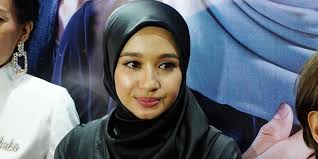 Akad nikah digelar di malaysia. 6 Fakta Perjalanan Cinta Laudya Cynthia Bella Dan Engku Emran Yang Di Ujung Tanduk Halaman All Kompas Com
