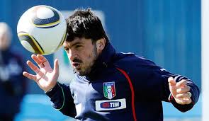 Die krankheit äußert sich neben anderen symptomen durch eine. Ac Milan Gattuso Kehrt Zuruck