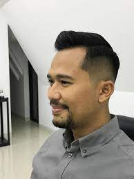 Untuk mendapatkan gaya rambut ini, kamu gak perlu potongan yang terlalu pendek. Tren Rambut Pria 2019 Ala Henoch Sitompul Tertarik Mencoba Lifestyle Liputan6 Com