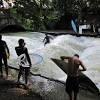 Die leute die den sommertag in stadt englischer garten geniessen parken in munchen deutschland redaktionelles stockbild bild von geniessen sommertag 101883559. 3