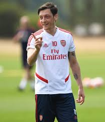 Dha'nın haberine göre fenerbahçe, yıldız futbolcu mesut özil'i kadrosuna katıyor. Mesut Ozil On Twitter Still Such A Good Feeling To Be Back Out Here On The Training Ground M1o Yagunnersya