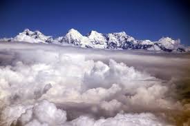 Mit Yeti Airlines Am Dach Der Welt Airlines Welt Bewolkung