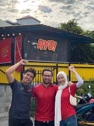 Season well with salt and pepper. Safwan Nazri Berjaya Buka Cawangan Ayam Goreng Cheese Yang Ke 4 Dalam Tempoh Setahun Remaja