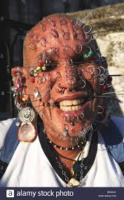 Um jedoch sicherzustellen, dass du deine entscheidung nicht bereust, ist es wichtig, eins. Kuba Mann Portrat Piercings Piercing Gesicht Extreme Korper Schmuck Schmuck Lifestyle Stockfotografie Alamy