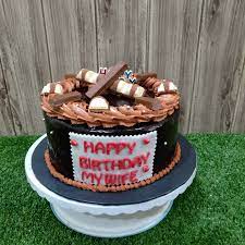 Dari manis tetapi mudah untuk menonjolkan kehebatan, kek yang indah ini akan menyenangkan bayi dan orang dewasa sama! Choc Indulgence Saiz 8 Untuk Isteri Affia Cake Maker Kuantan Facebook