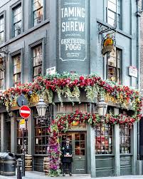 A Bar With Flowers On The Facade In Covent Garden London Click Through For More Pictures On A Lady In London S Inst London Places London Travel Covent Garden