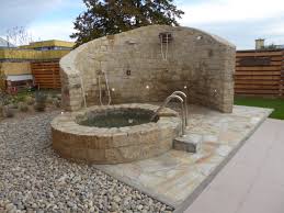 Alleine die zeit am pool, oft gemeinsam mit familie oder freunden, schenkt freude und einen hauch urlaubsfeeling. Pin Auf Sauna Im Garten