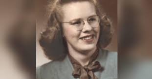 Elinor Murray's Instagram, Twitter & Facebook