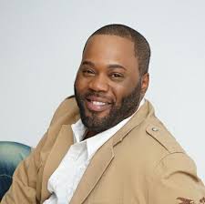 Deon Cole Responds to Backlash Over His Gucci Bell Bottoms