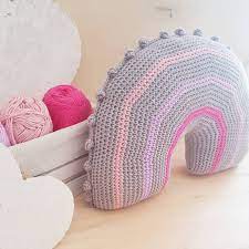 Coloriamo La Vita Dei Nostri Piccolini Questo Cuscino Arcobaleno Per La Culla Del Tuo Bebe E L Ultima Creazione Della Collezione Piccolino Cuscini Bebe