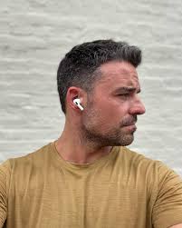 New cut. Old brick wall. Thank you @theparkerhouseonmain for the clip.  #jessehutch #haircut #actor #bts #stuntman