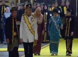 Sultan perak, sultan nazrin muizzuddin shah menzahirkan ucapan tahniah kepada datuk saarani mohamad atas pelantikan menteri besar perak yang baharu. Waktu Solat Malaysia Waktu Solat Dot Net