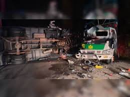 Amukan pemandu lori rempuh 15 kereta youtube. Pemandu Lori Maut Nahas Libatkan Tiga Kenderaan
