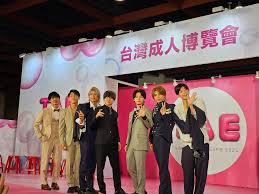 最近去看了成人展，女性向的男優都長的不錯哦看完本人覺得東雲怜弥，保志健斗，林太一都滿好看的向理來也不錯，是可愛型的