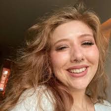 Karen Bednarik's Instagram, Twitter & Facebook