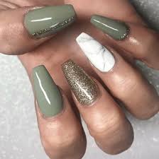 Neonic acid green shade is in sync with the color trends for the season which is why solid colored nails are trendy and the strength of the. How To Wear Green Nail Designs And Not Fail In The Attempt Greennails Nailedit Nailart Green Nail Designs Green Nails Acrylic Nail Designs