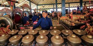 Ayo mencoba menghargai kegiatan usaha ekonomi lain usaha ekonomi yang dikelola sendiri dan yang dikelola kelompok kata menghargai adalah sebuah kondisi dimana kita tidak menganggap sepele keberadaan orang lain laks tru from i0.wp.com memberi kesempatan orang lain untuk melakukan usaha. Ekonomi Kreatif Arti Jenis Ciri Dan Perkembangannya Di Indonesia