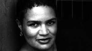 Jacqueline margaret kay , cbe , frse , frsl (nacida el 9 de noviembre de 1961), es una poeta, dramaturga y novelista escocesa. Aesthetica Magazine Jackie Kay