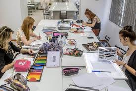 Stiamo vendendo la casa di moda a un marchio di milano. Le Scuole Di Moda Nel Mondo Portano Lavoro La Moda In Italia