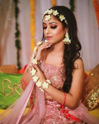 40 Stunning Floral Jewellery Designs For Every Bride To Be Bridal Hair Bands Floral Jewellery Wedding Flower Jewelry